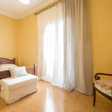Adorable House With 2 Bedrooms In Chalandri