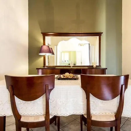 Adorable House With 2 Bedrooms In Chalandri Apartment