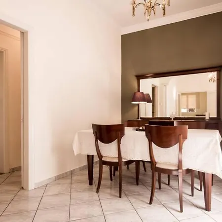 Adorable House With 2 Bedrooms In Chalandri